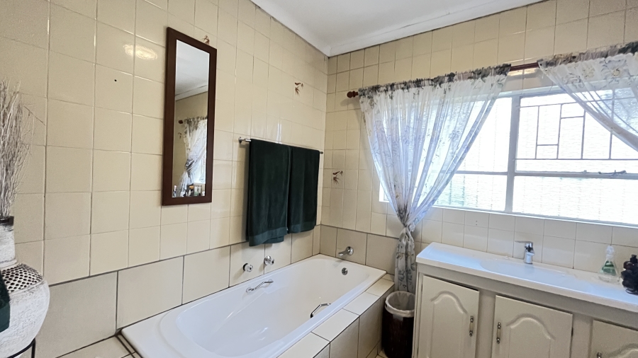 7 Bedroom Property for Sale in Bredell Gauteng