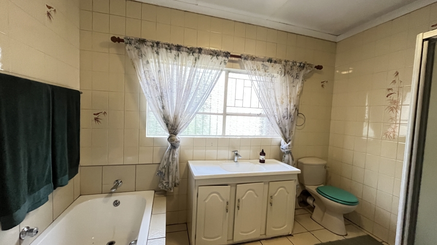 7 Bedroom Property for Sale in Bredell Gauteng