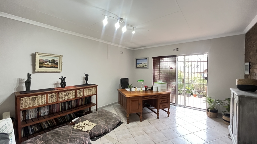 7 Bedroom Property for Sale in Bredell Gauteng