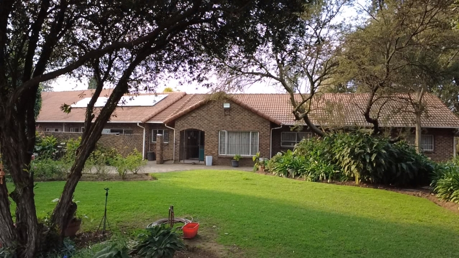 7 Bedroom Property for Sale in Bredell Gauteng