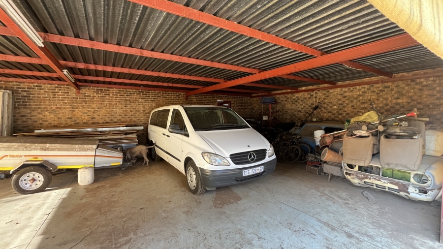 7 Bedroom Property for Sale in Bredell Gauteng