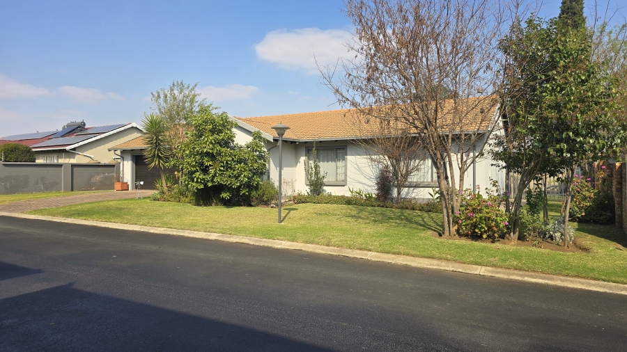 To Let 3 Bedroom Property for Rent in Sonneveld Gauteng