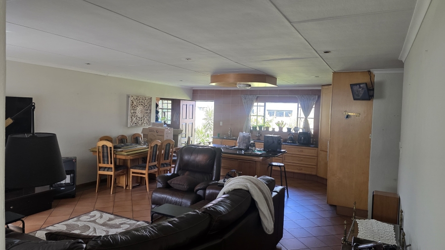 To Let 3 Bedroom Property for Rent in Sonneveld Gauteng