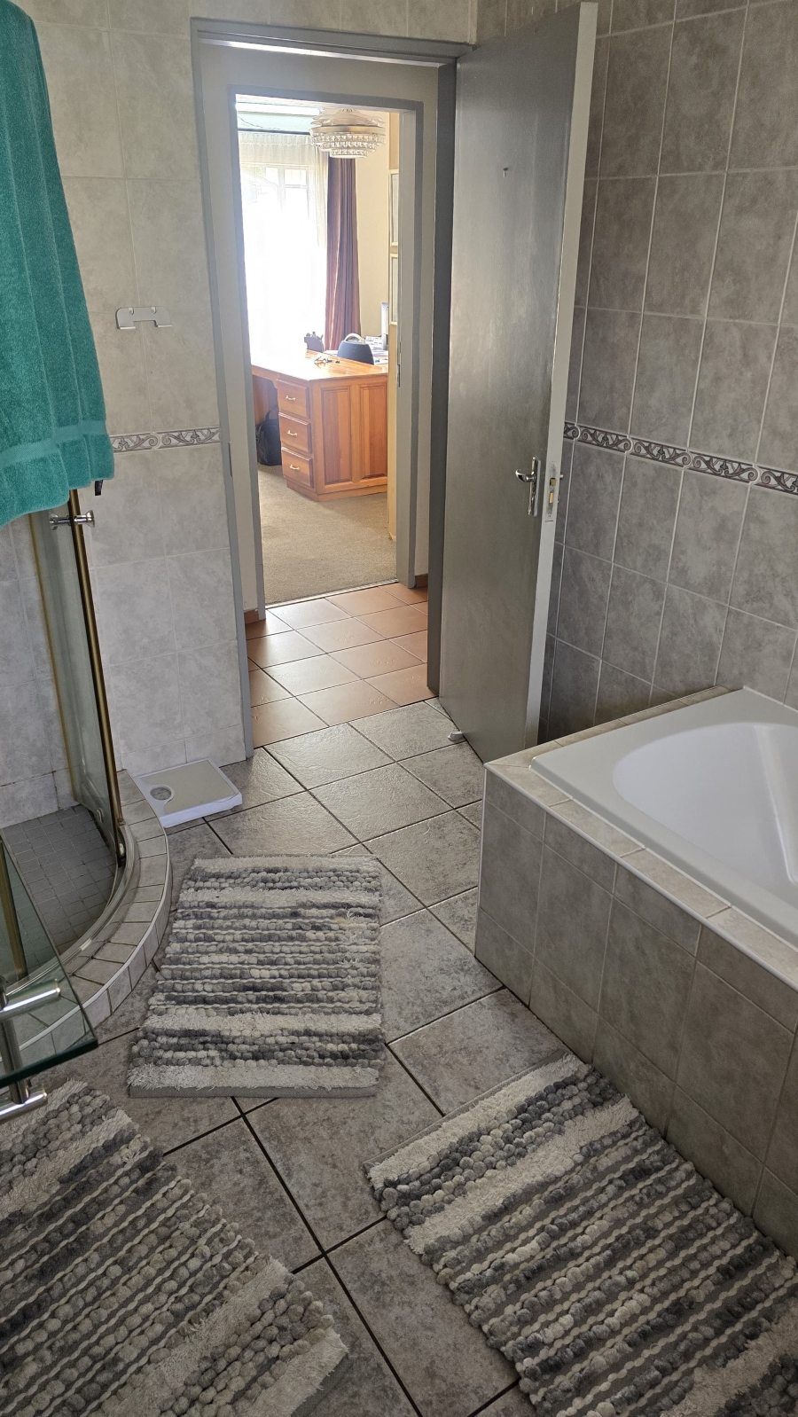 To Let 3 Bedroom Property for Rent in Sonneveld Gauteng
