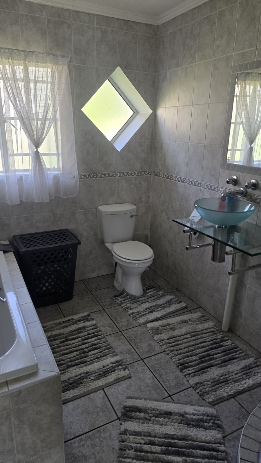 To Let 3 Bedroom Property for Rent in Sonneveld Gauteng