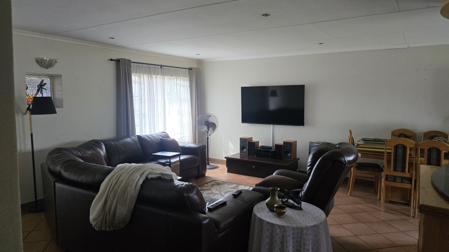 To Let 3 Bedroom Property for Rent in Sonneveld Gauteng