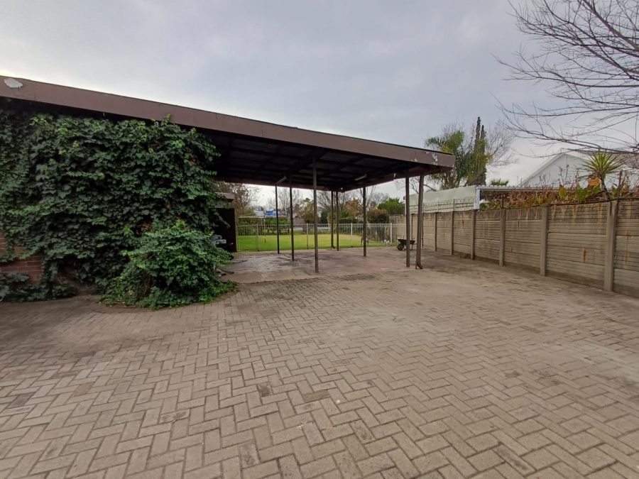 4 Bedroom Property for Sale in Vanderbijlpark SW 5 Gauteng