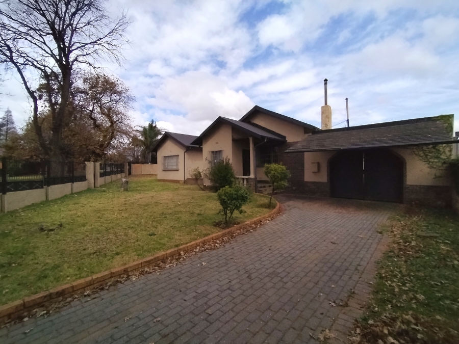 To Let 4 Bedroom Property for Rent in Dalview Gauteng