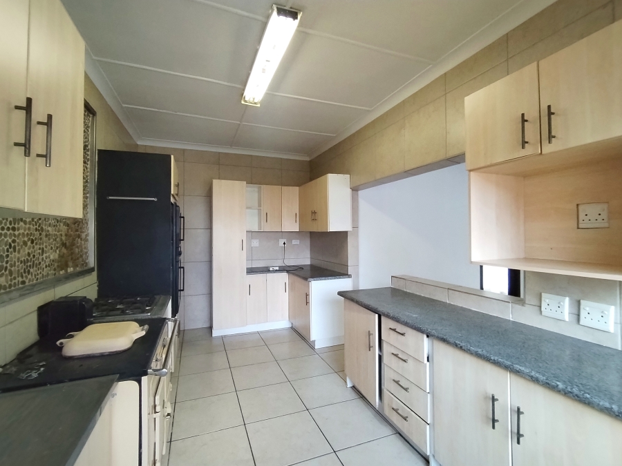 To Let 4 Bedroom Property for Rent in Dalview Gauteng