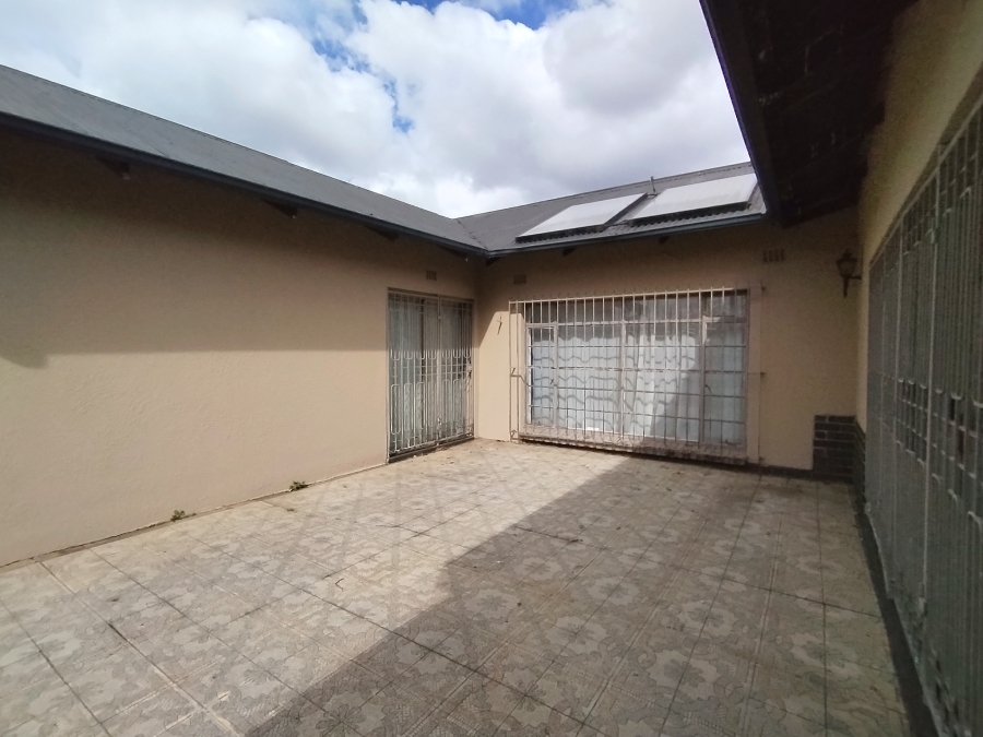 To Let 4 Bedroom Property for Rent in Dalview Gauteng