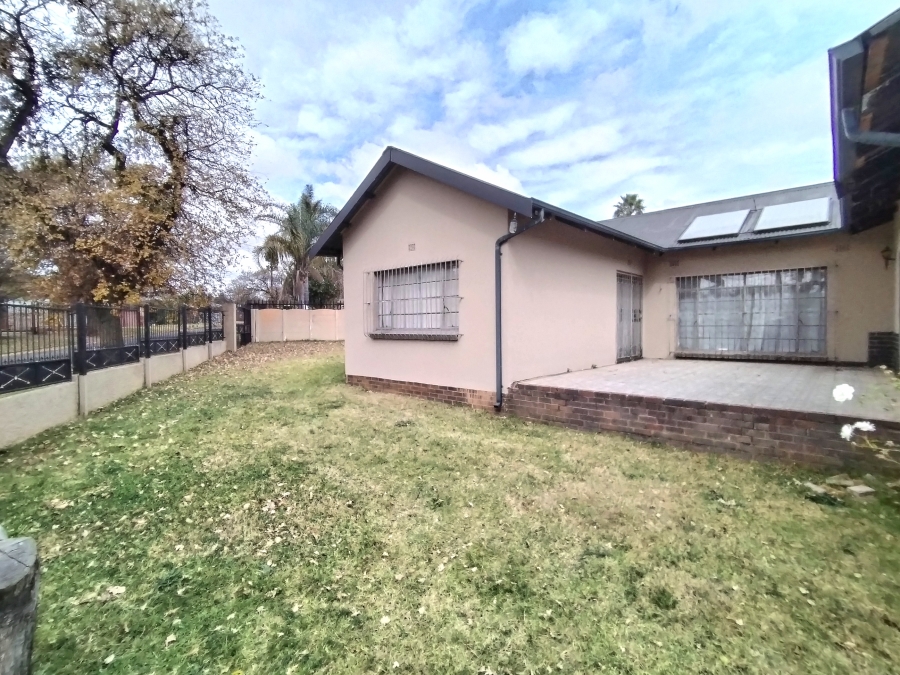 To Let 4 Bedroom Property for Rent in Dalview Gauteng