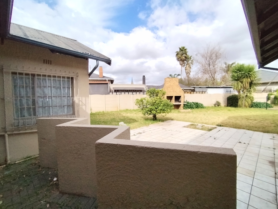 To Let 4 Bedroom Property for Rent in Dalview Gauteng
