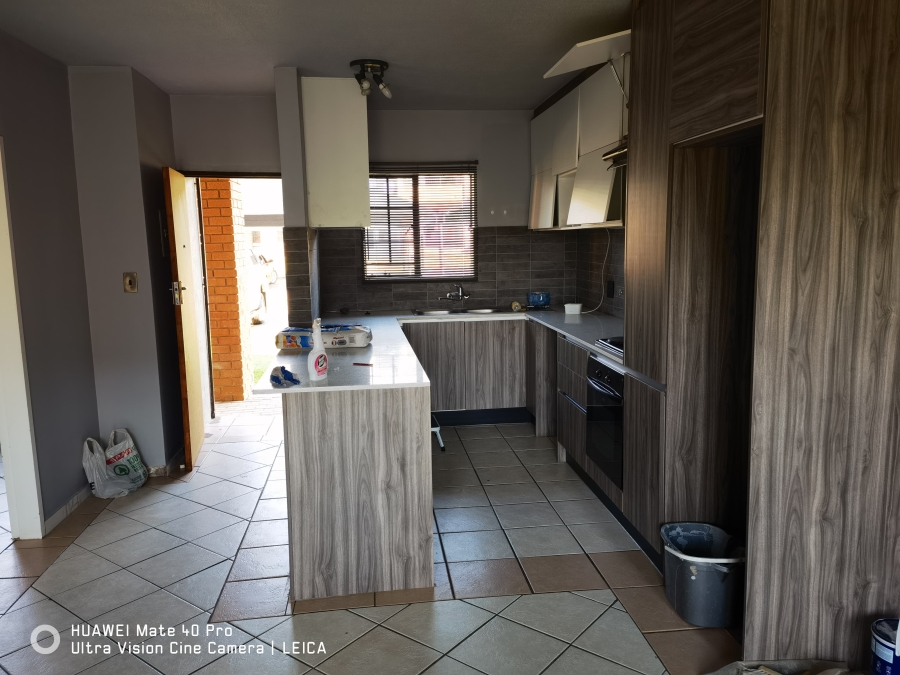 2 Bedroom Property for Sale in The Orchards Gauteng