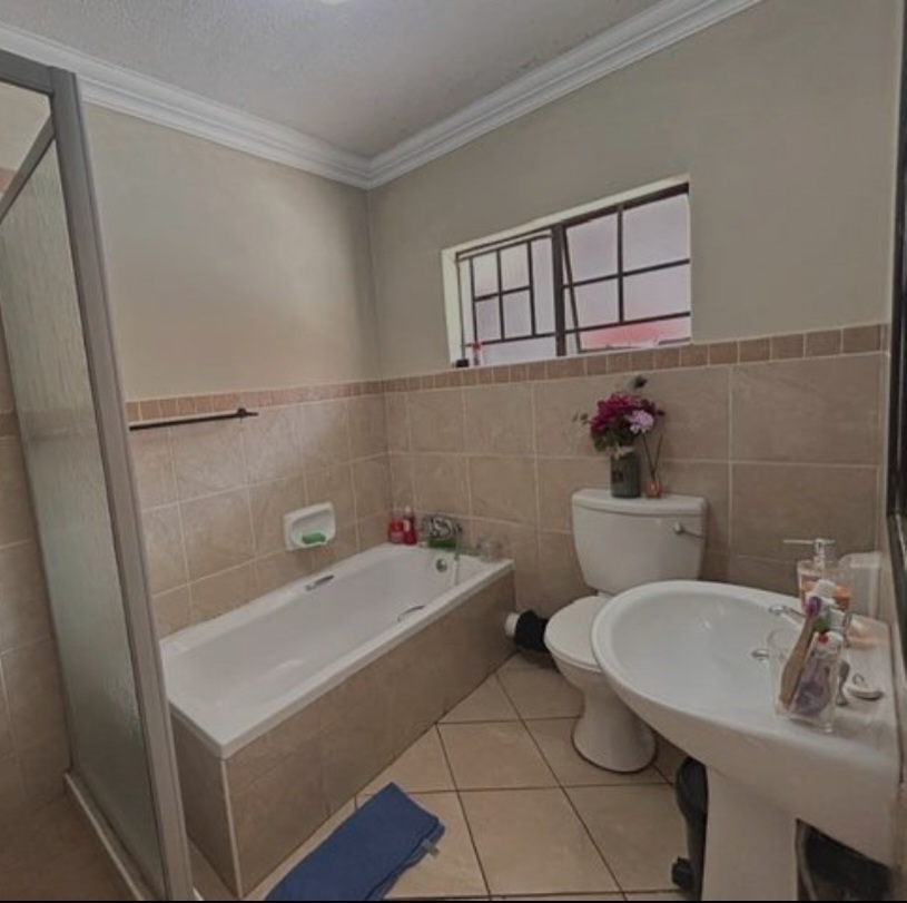 2 Bedroom Property for Sale in The Orchards Gauteng