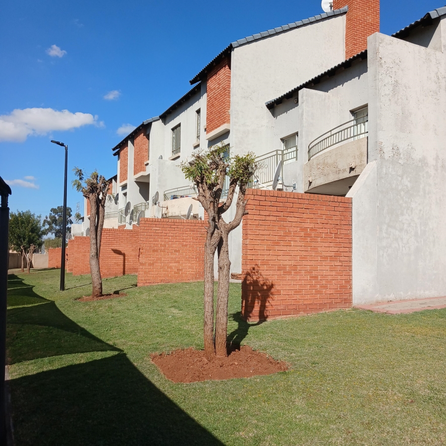 2 Bedroom Property for Sale in The Orchards Gauteng