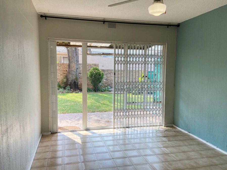To Let 4 Bedroom Property for Rent in Victory Park Gauteng