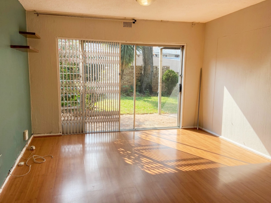 To Let 4 Bedroom Property for Rent in Victory Park Gauteng