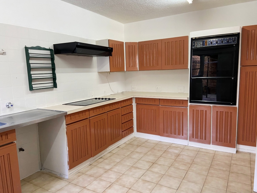 To Let 4 Bedroom Property for Rent in Victory Park Gauteng