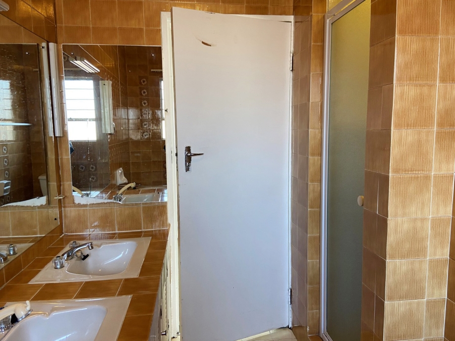To Let 4 Bedroom Property for Rent in Victory Park Gauteng