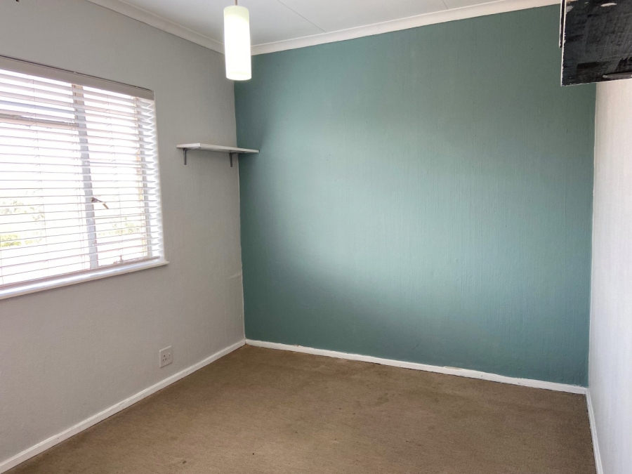 To Let 4 Bedroom Property for Rent in Victory Park Gauteng