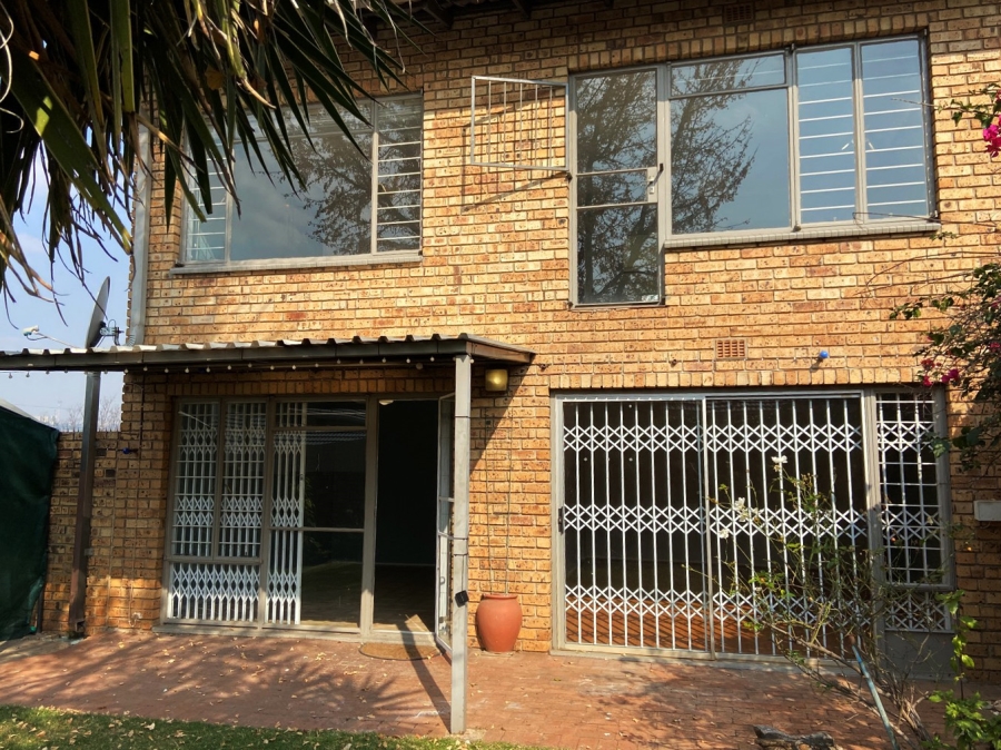 To Let 4 Bedroom Property for Rent in Victory Park Gauteng