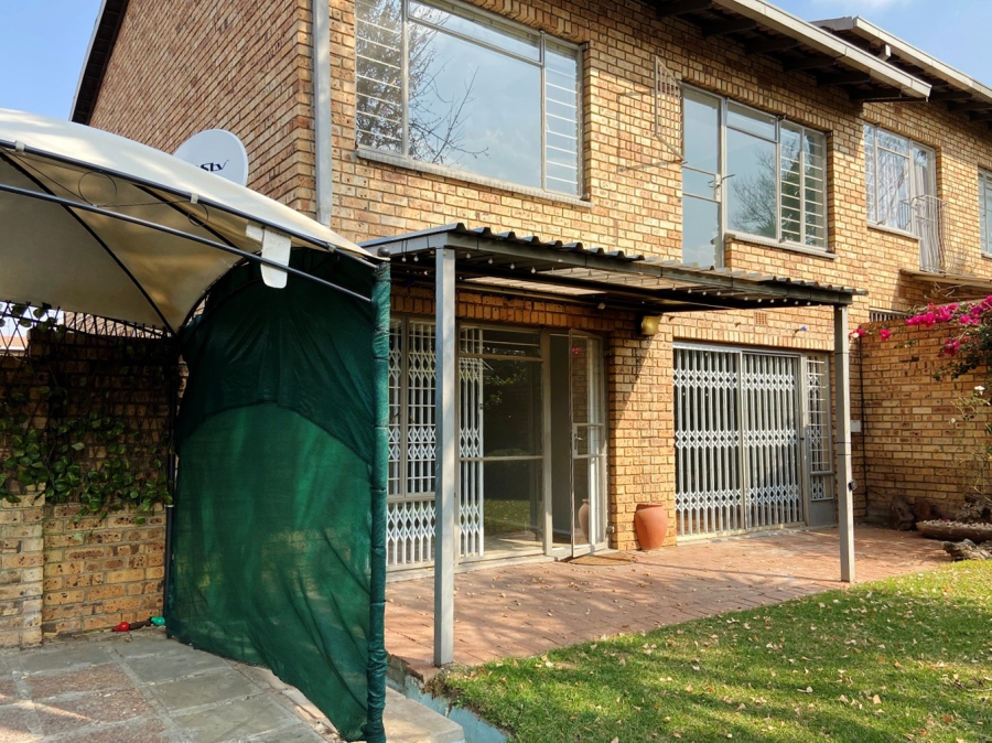 To Let 4 Bedroom Property for Rent in Victory Park Gauteng