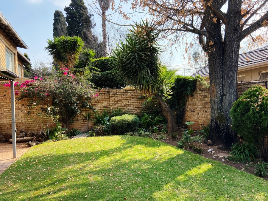 To Let 4 Bedroom Property for Rent in Victory Park Gauteng