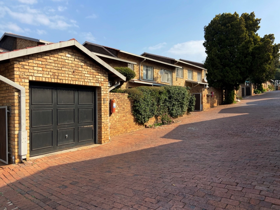 To Let 4 Bedroom Property for Rent in Victory Park Gauteng
