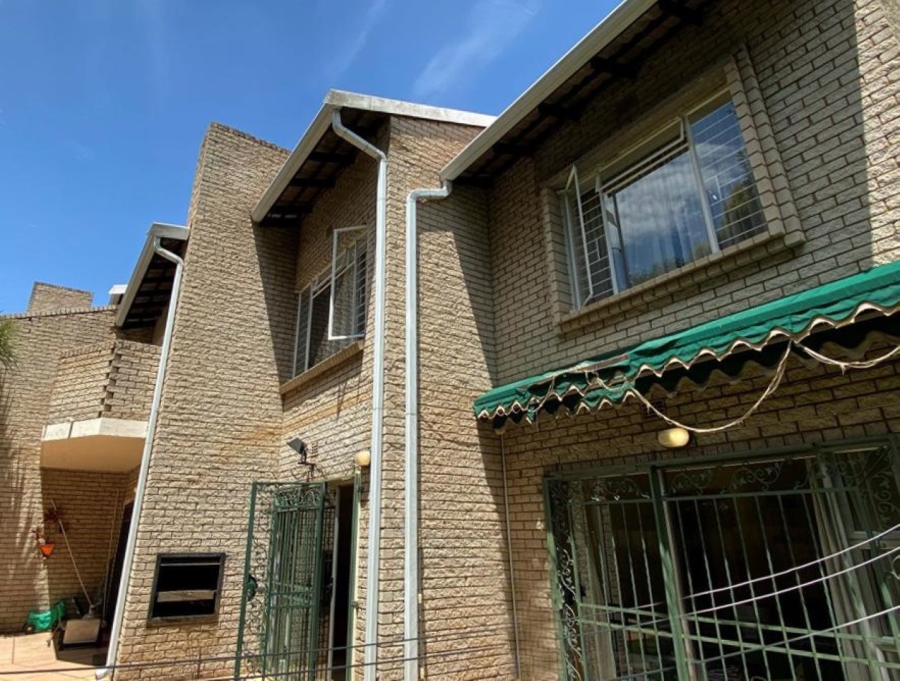 To Let 4 Bedroom Property for Rent in Victory Park Gauteng