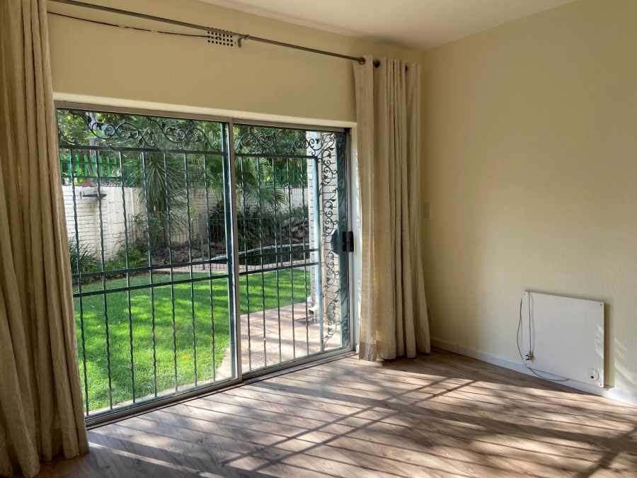 To Let 4 Bedroom Property for Rent in Victory Park Gauteng