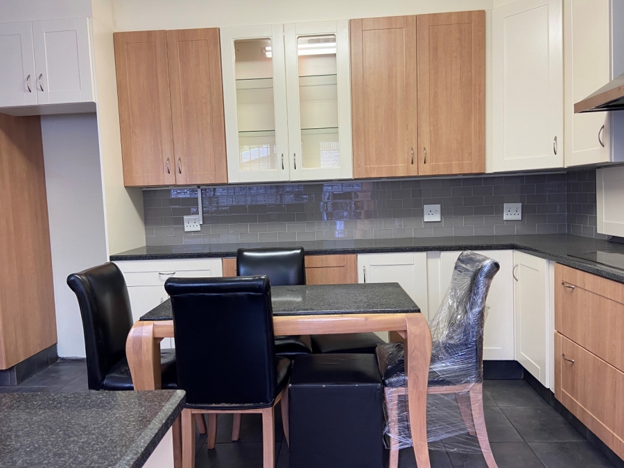 To Let 4 Bedroom Property for Rent in Victory Park Gauteng