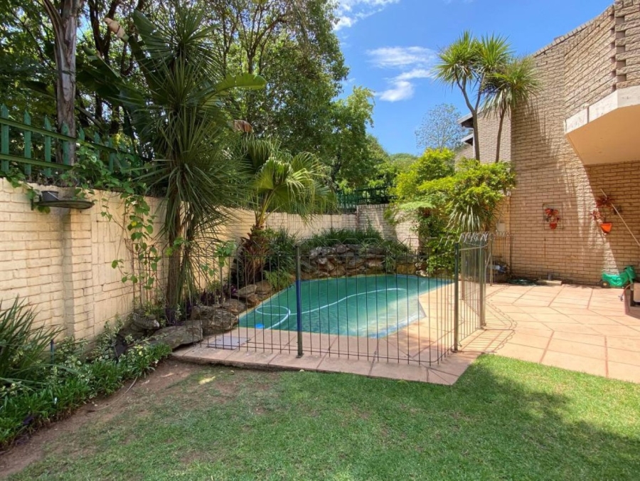To Let 4 Bedroom Property for Rent in Victory Park Gauteng