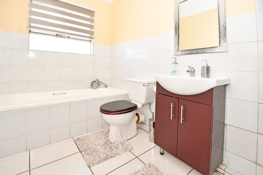 3 Bedroom Property for Sale in Vorna Valley Gauteng