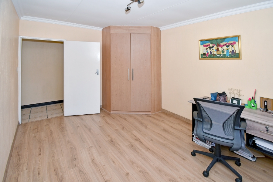 3 Bedroom Property for Sale in Vorna Valley Gauteng