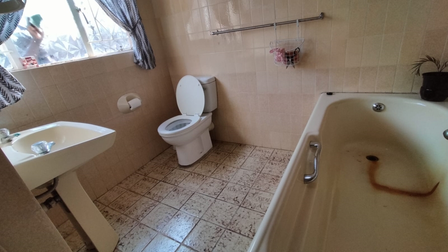 6 Bedroom Property for Sale in Wheatlands A H Gauteng