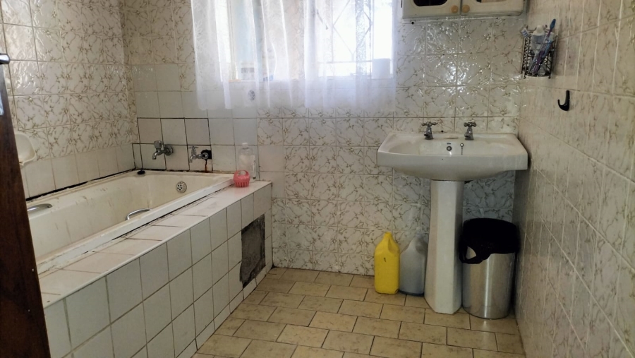 6 Bedroom Property for Sale in Wheatlands A H Gauteng