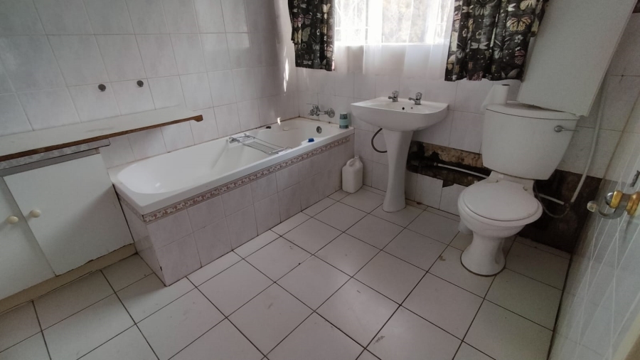 6 Bedroom Property for Sale in Wheatlands A H Gauteng