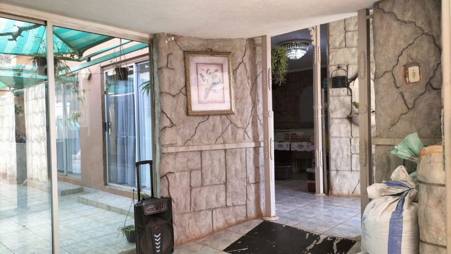 6 Bedroom Property for Sale in Wheatlands A H Gauteng