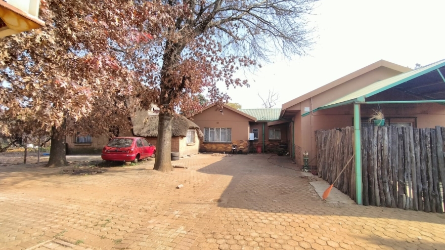 6 Bedroom Property for Sale in Wheatlands A H Gauteng