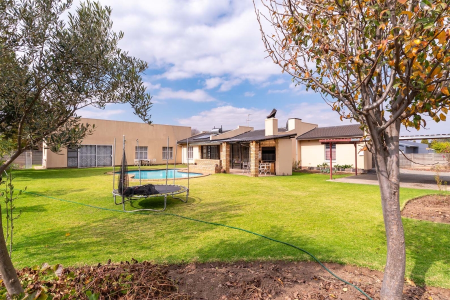 6 Bedroom Property for Sale in Selcourt Gauteng