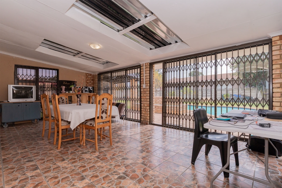 6 Bedroom Property for Sale in Selcourt Gauteng