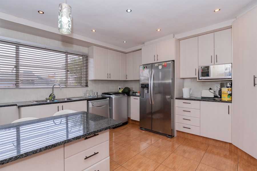 6 Bedroom Property for Sale in Selcourt Gauteng