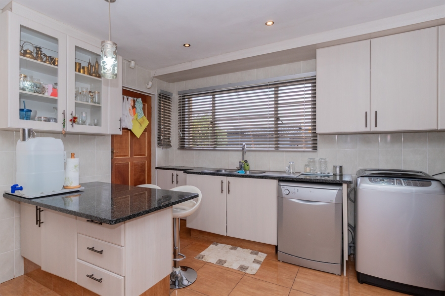 6 Bedroom Property for Sale in Selcourt Gauteng