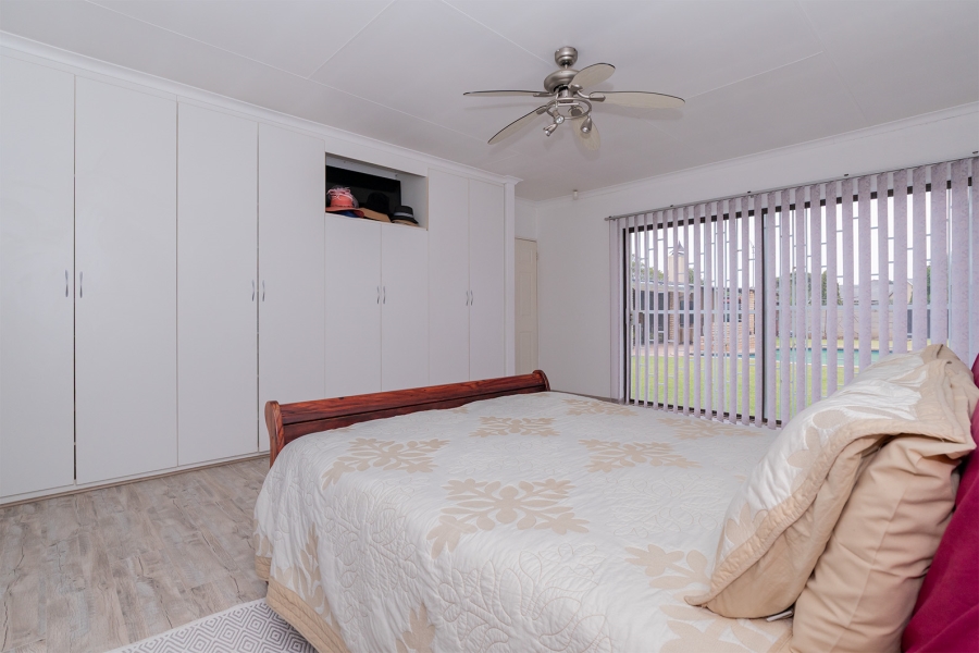 6 Bedroom Property for Sale in Selcourt Gauteng