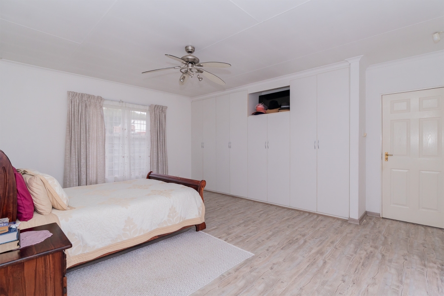 6 Bedroom Property for Sale in Selcourt Gauteng