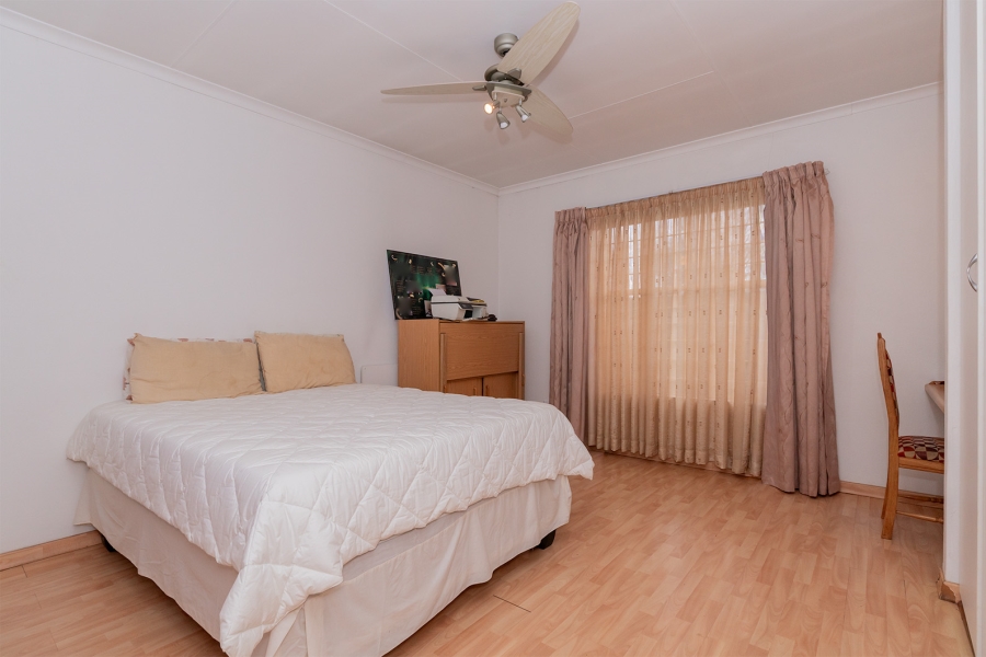 6 Bedroom Property for Sale in Selcourt Gauteng