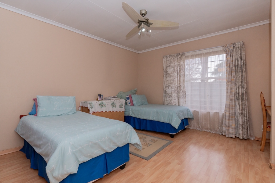 6 Bedroom Property for Sale in Selcourt Gauteng
