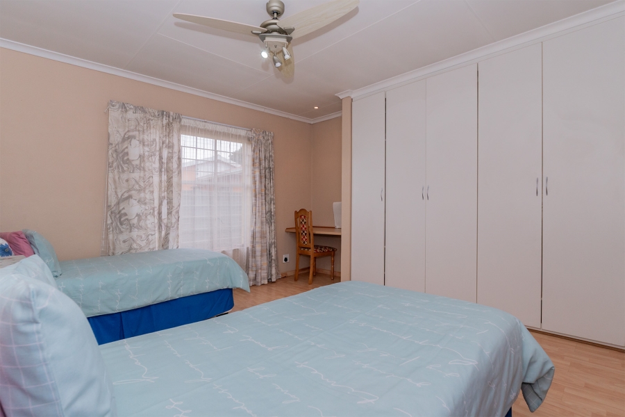 6 Bedroom Property for Sale in Selcourt Gauteng