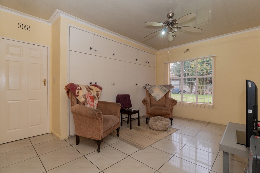 6 Bedroom Property for Sale in Selcourt Gauteng