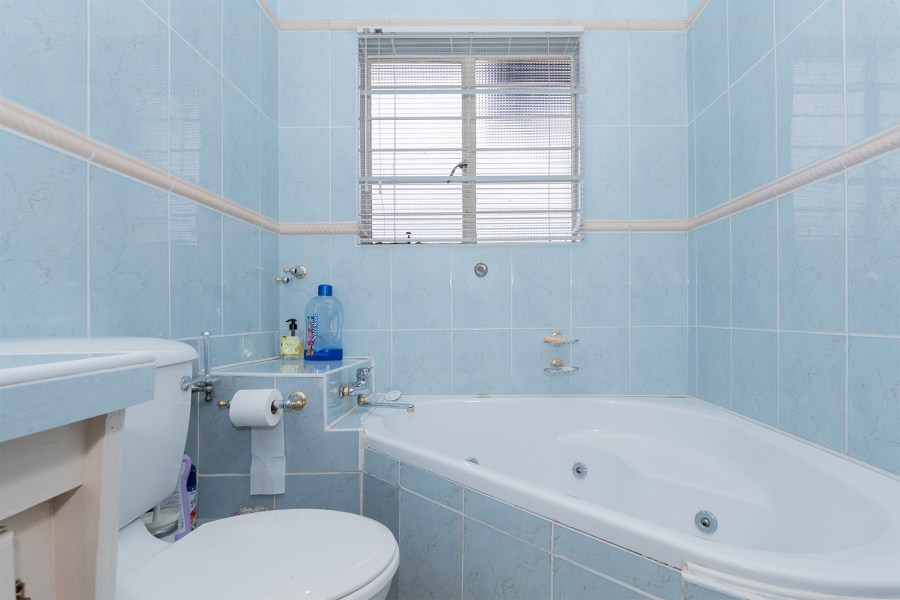 6 Bedroom Property for Sale in Selcourt Gauteng